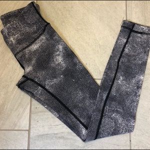 Lululemon grey blue chevron leggings with splatter